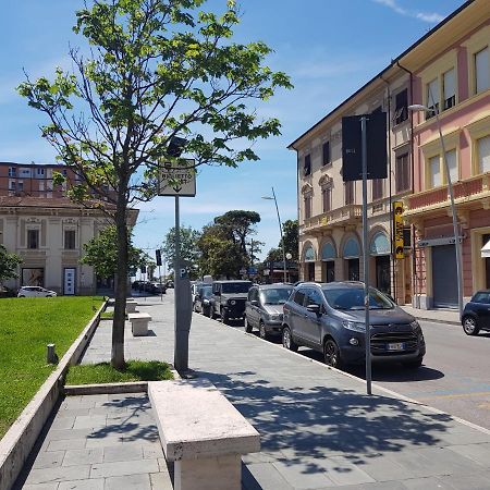 Historical Apartments By Seaside Viareggio Eksteriør bilde